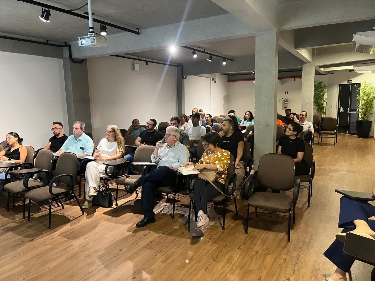 Professor Farid falando em evento